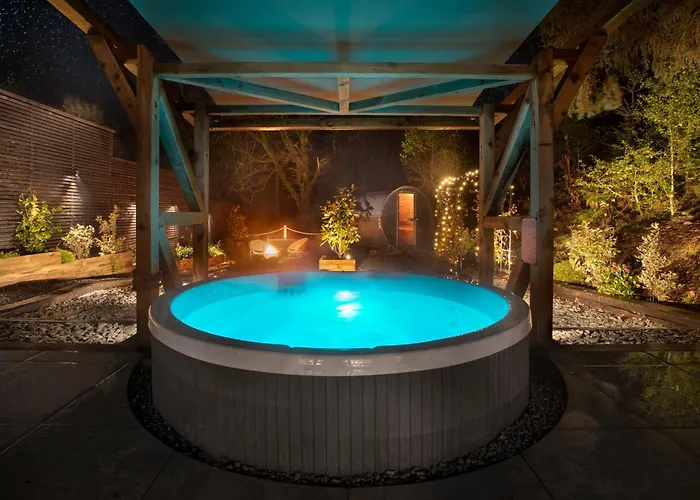 Aphrodites Group - Luxury Hot Tub Suites In Central Lake District! Bowness-on-Windermere